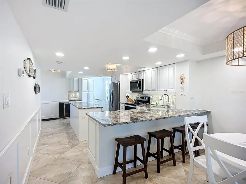 5770 MIDNIGHT PASS ROAD #301 Sarasota, FL 34242