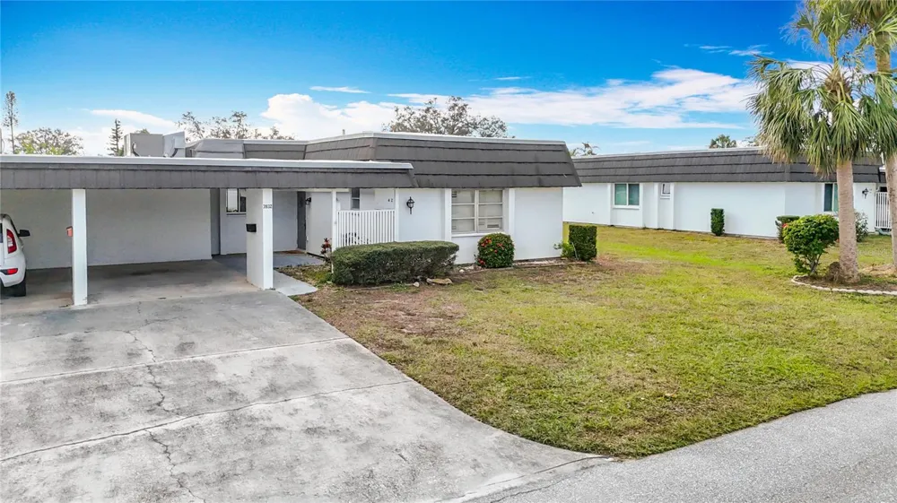 3932 ASHWOOD LANE #42 Sarasota, FL 34232