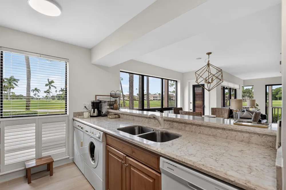 302 Brackenwood Circle Palm Beach Gardens, FL 33418