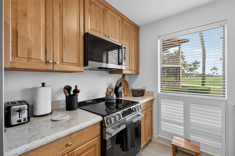302 Brackenwood Circle Palm Beach Gardens, FL 33418