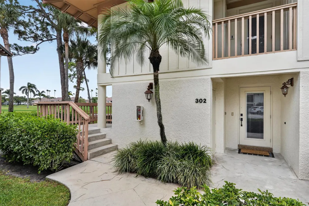 302 Brackenwood Circle Palm Beach Gardens, FL 33418