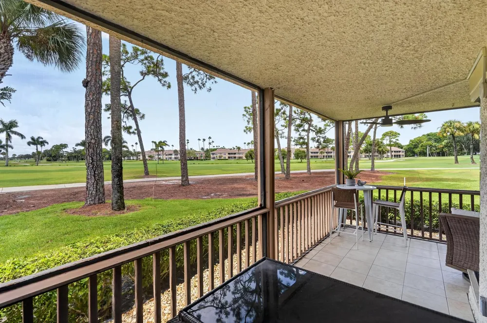 302 Brackenwood Circle Palm Beach Gardens, FL 33418