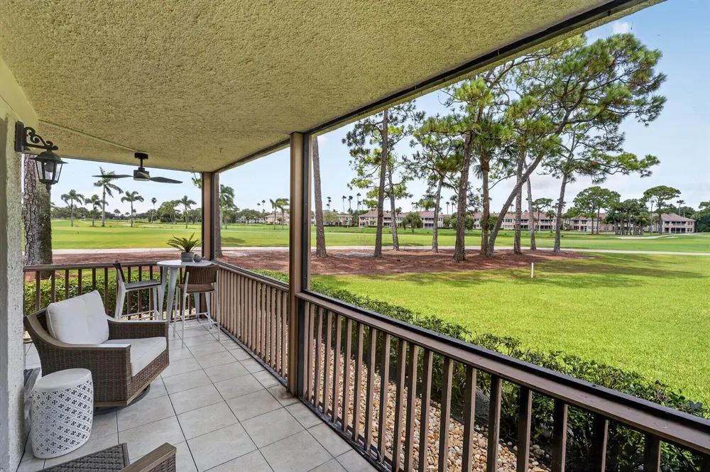 302 Brackenwood Circle Palm Beach Gardens, FL 33418