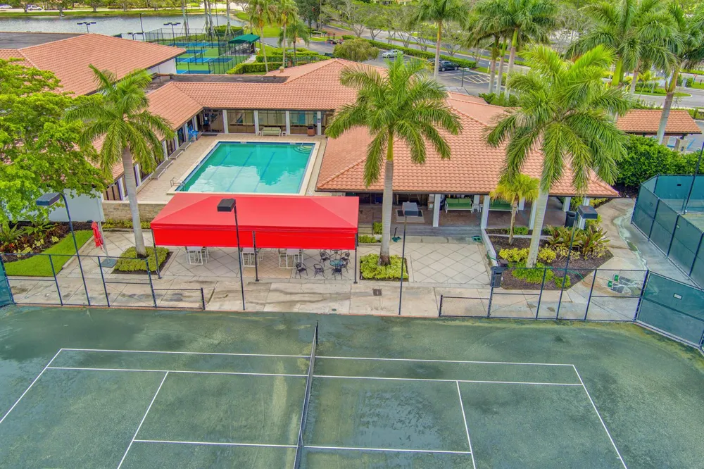 302 Brackenwood Circle Palm Beach Gardens, FL 33418