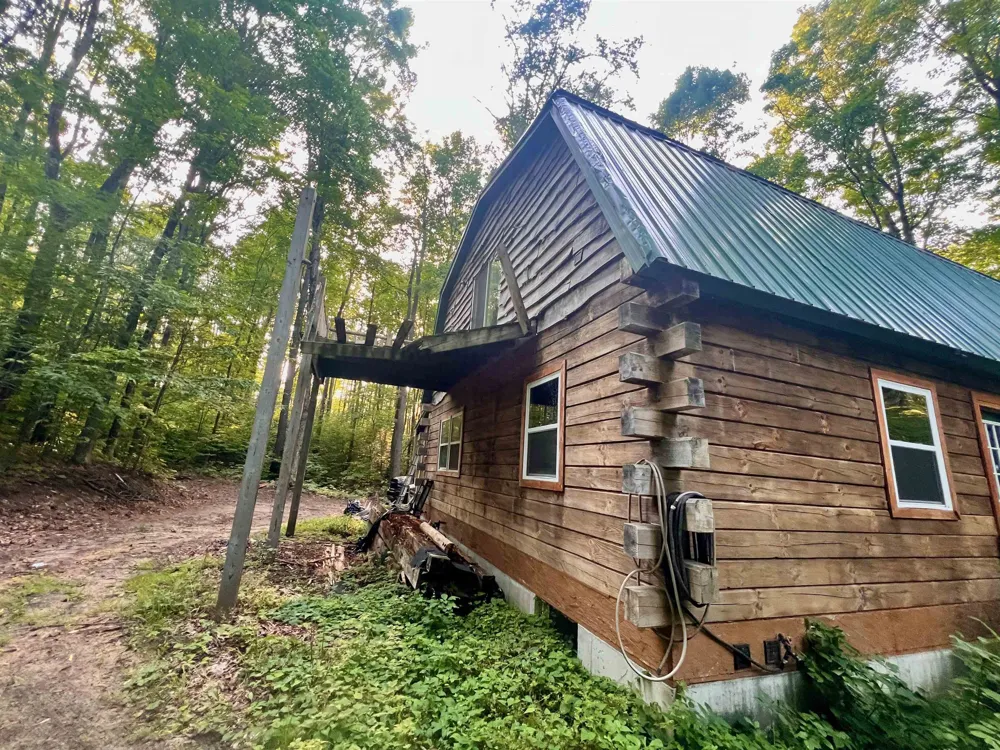 520 E Moorestown Road Norwich Township, MI 49651