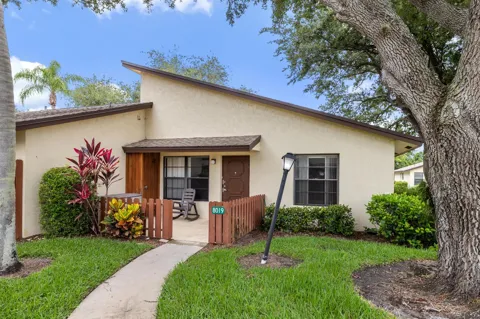 8019 SE Villa Circle