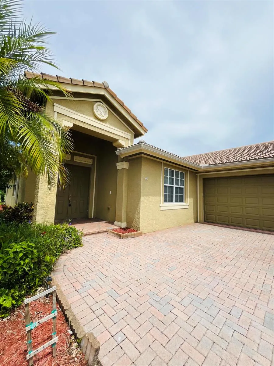 6354 ASTOR PLACE Vero Beach, FL 32966