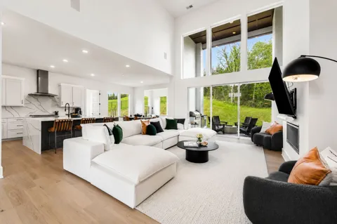 6100 Lookaway Cir