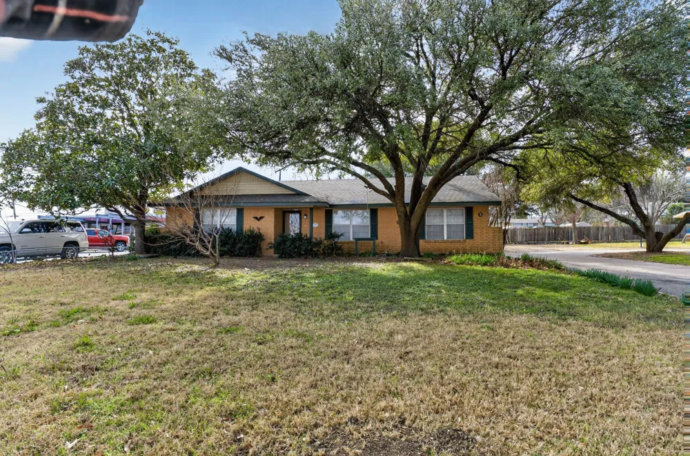1304 E Franklin Street Hillsboro, TX 76645
