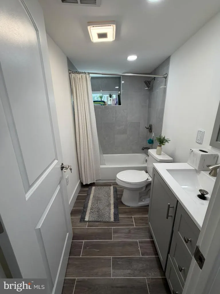 206 JARVIS ROAD Sicklerville, NJ 08081