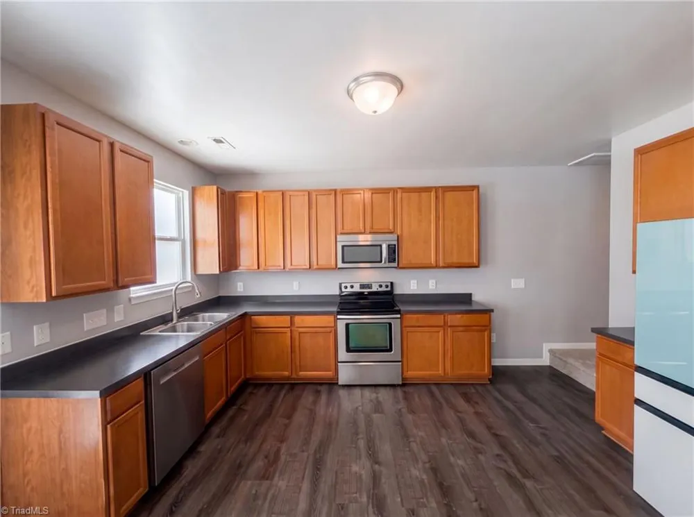 518 Macgregor Drive Burlington, NC 27217