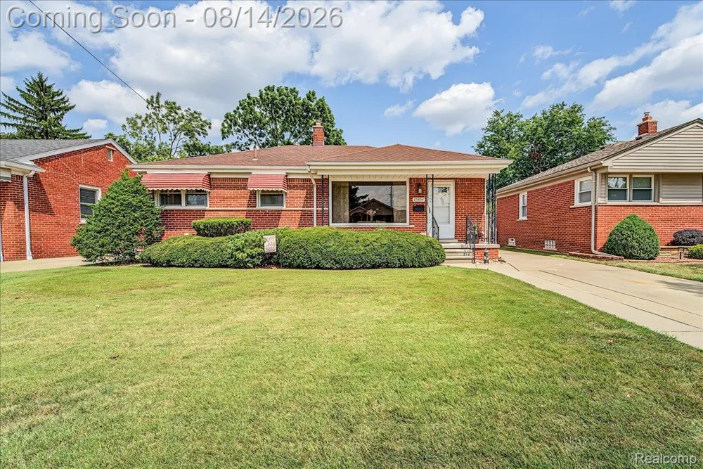 17404 Leslie Avenue Allen Park City, MI 48101