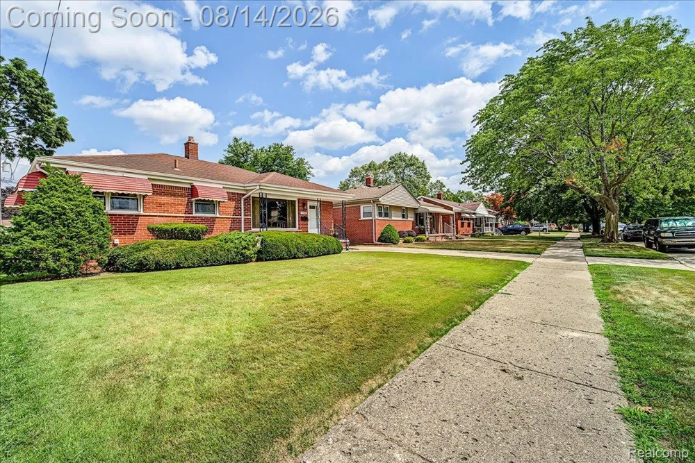 17404 Leslie Avenue Allen Park City, MI 48101