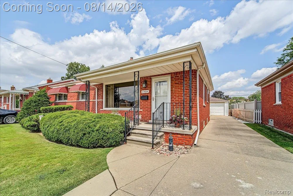 17404 Leslie Avenue Allen Park City, MI 48101