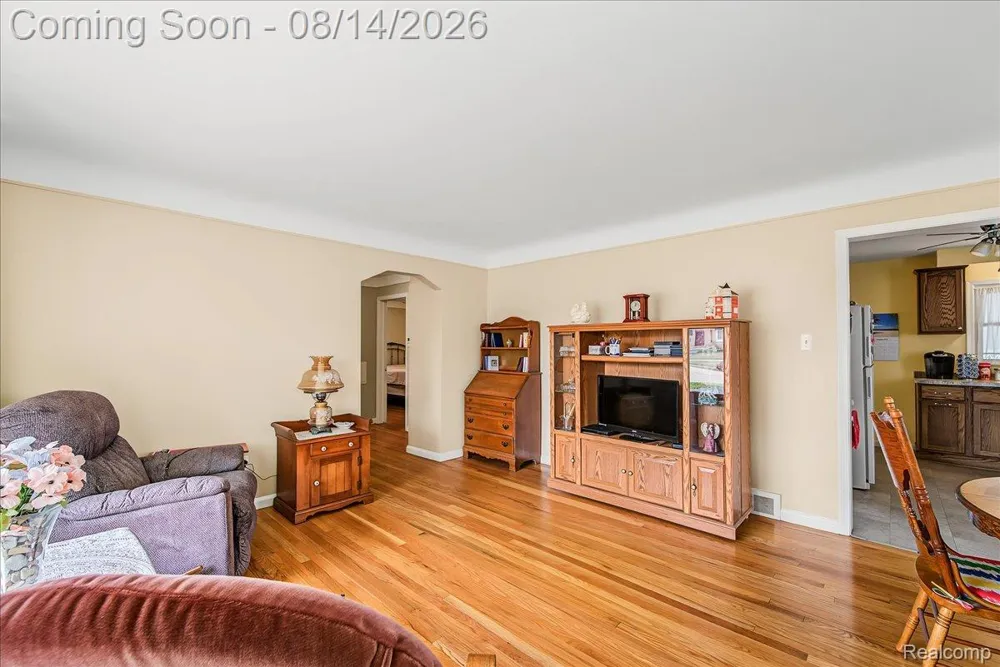 17404 Leslie Avenue Allen Park City, MI 48101