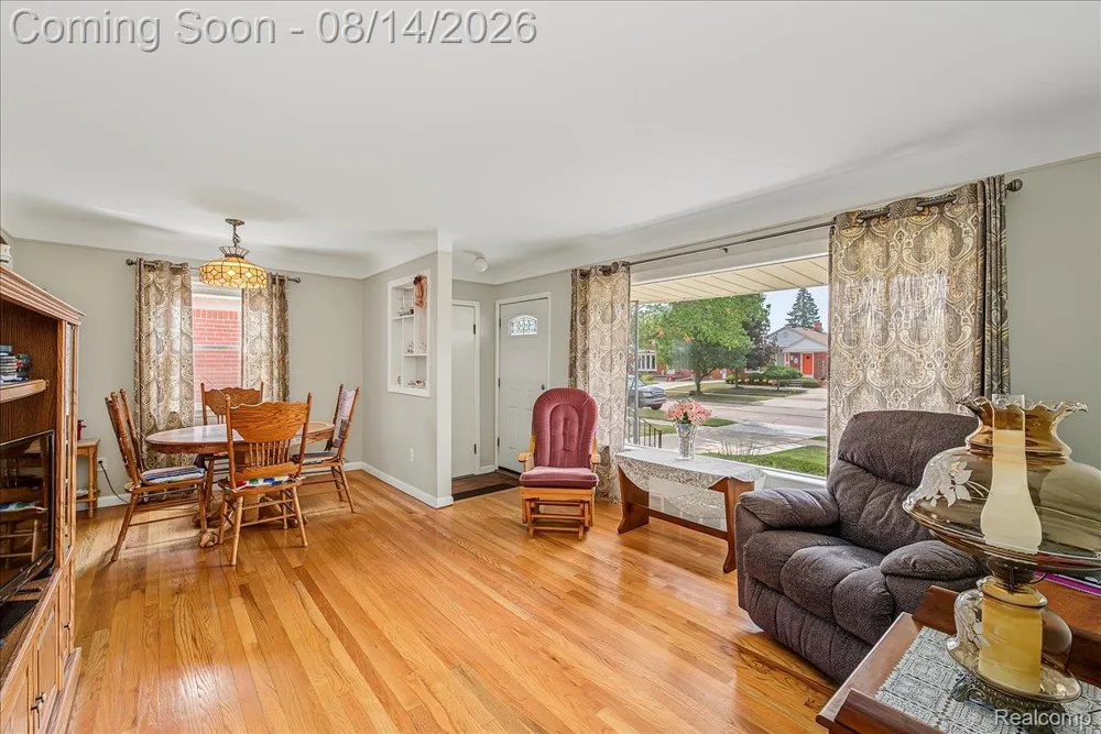 17404 Leslie Avenue Allen Park City, MI 48101