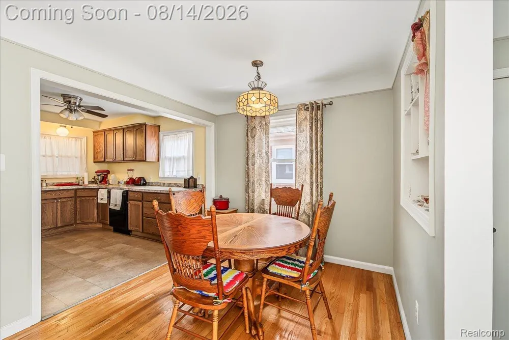 17404 Leslie Avenue Allen Park City, MI 48101