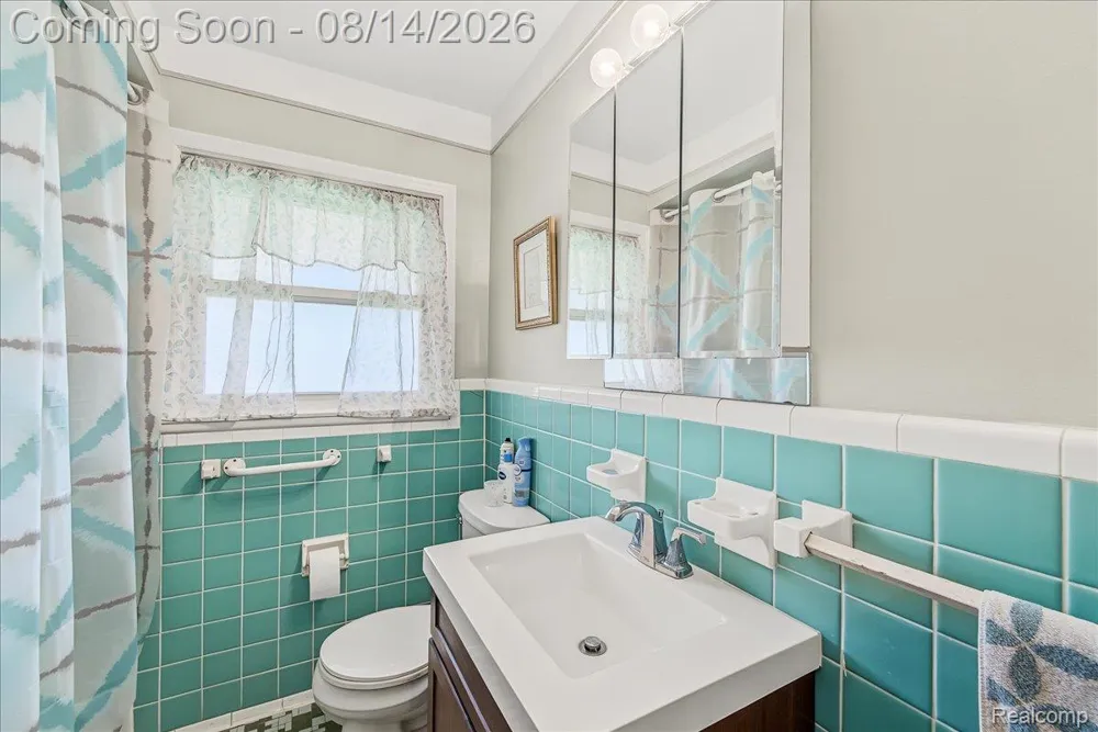 17404 Leslie Avenue Allen Park City, MI 48101