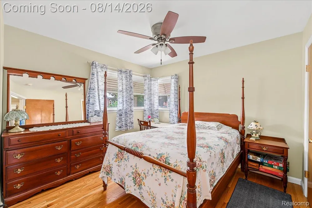 17404 Leslie Avenue Allen Park City, MI 48101
