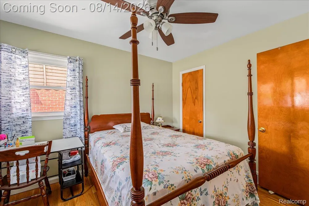 17404 Leslie Avenue Allen Park City, MI 48101