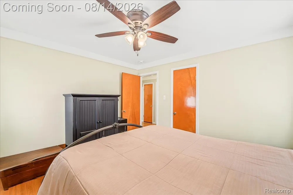 17404 Leslie Avenue Allen Park City, MI 48101