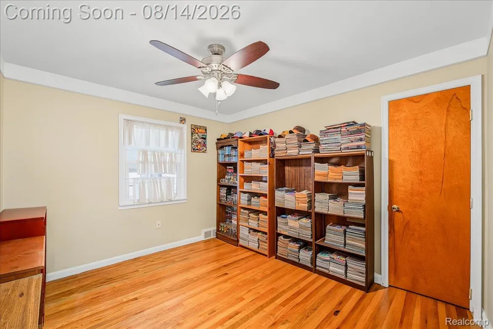 17404 Leslie Avenue Allen Park City, MI 48101