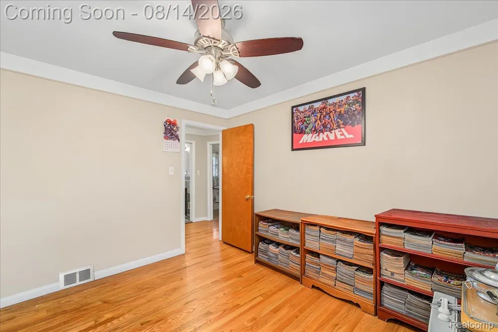 17404 Leslie Avenue Allen Park City, MI 48101