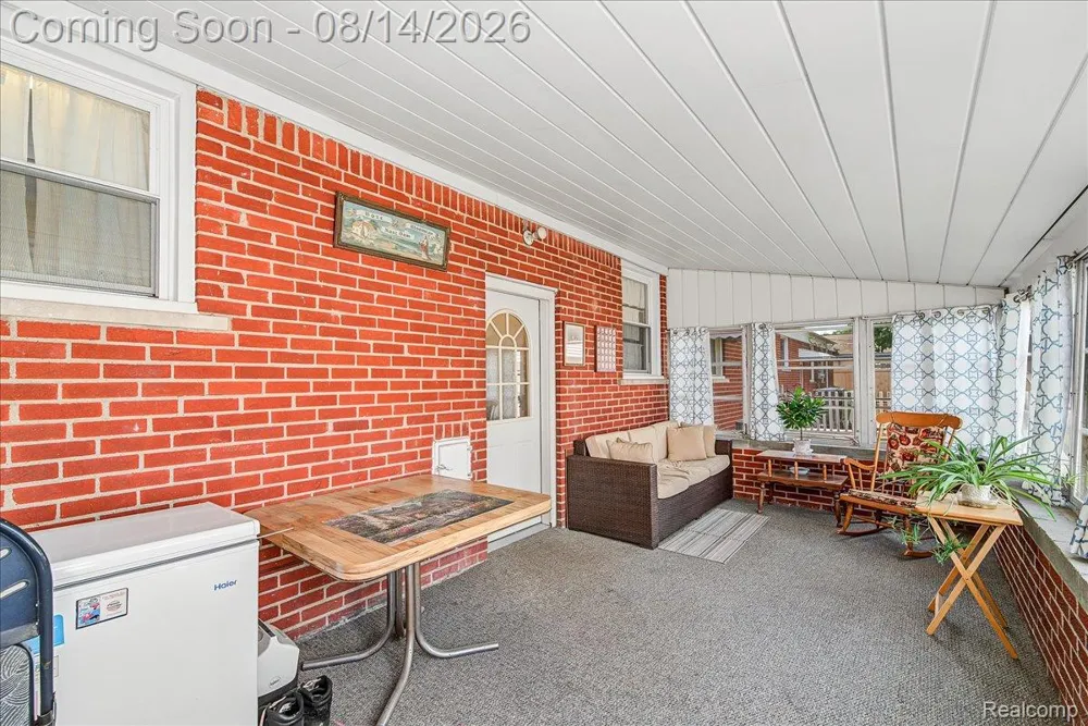 17404 Leslie Avenue Allen Park City, MI 48101