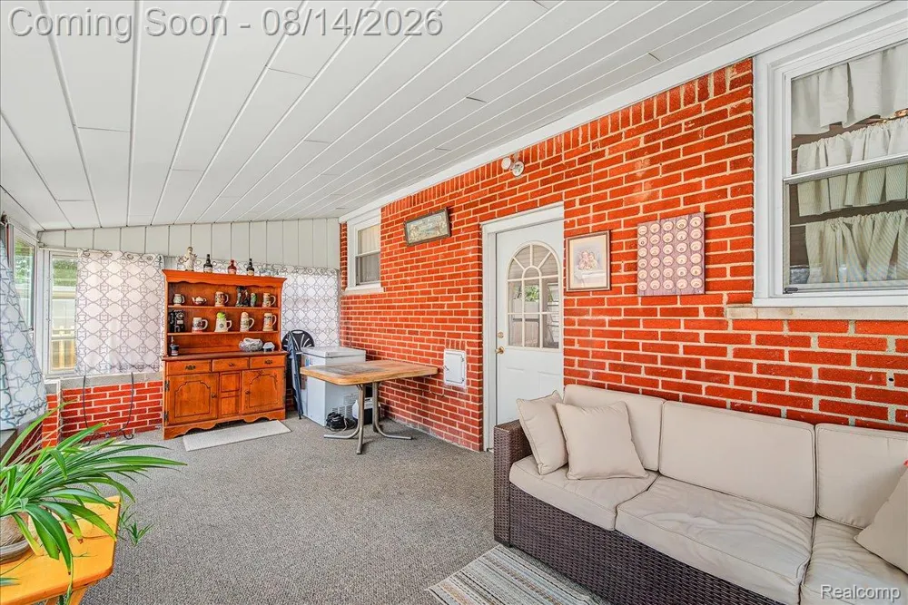 17404 Leslie Avenue Allen Park City, MI 48101
