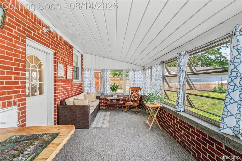 17404 Leslie Avenue Allen Park City, MI 48101