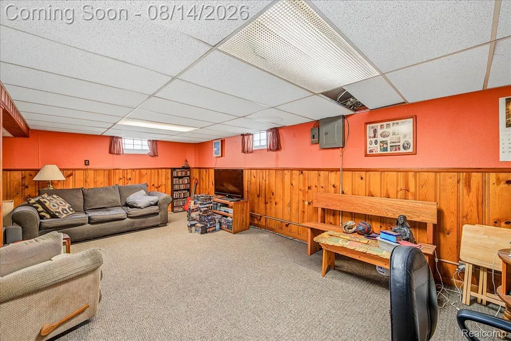 17404 Leslie Avenue Allen Park City, MI 48101