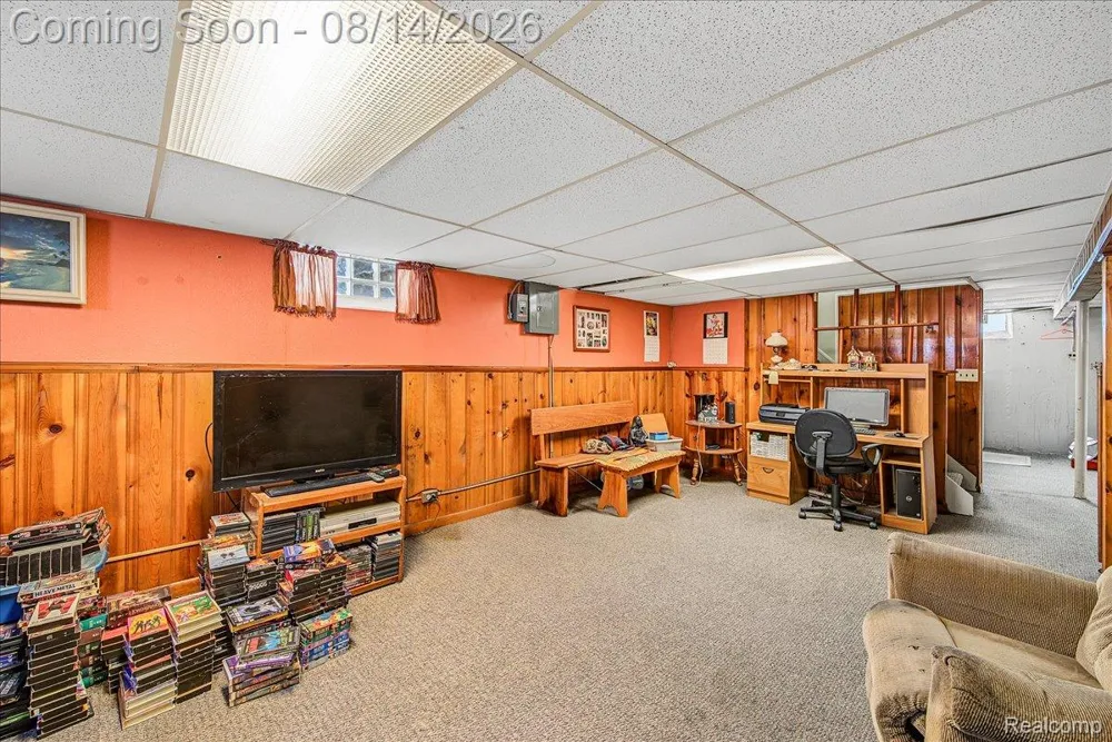 17404 Leslie Avenue Allen Park City, MI 48101