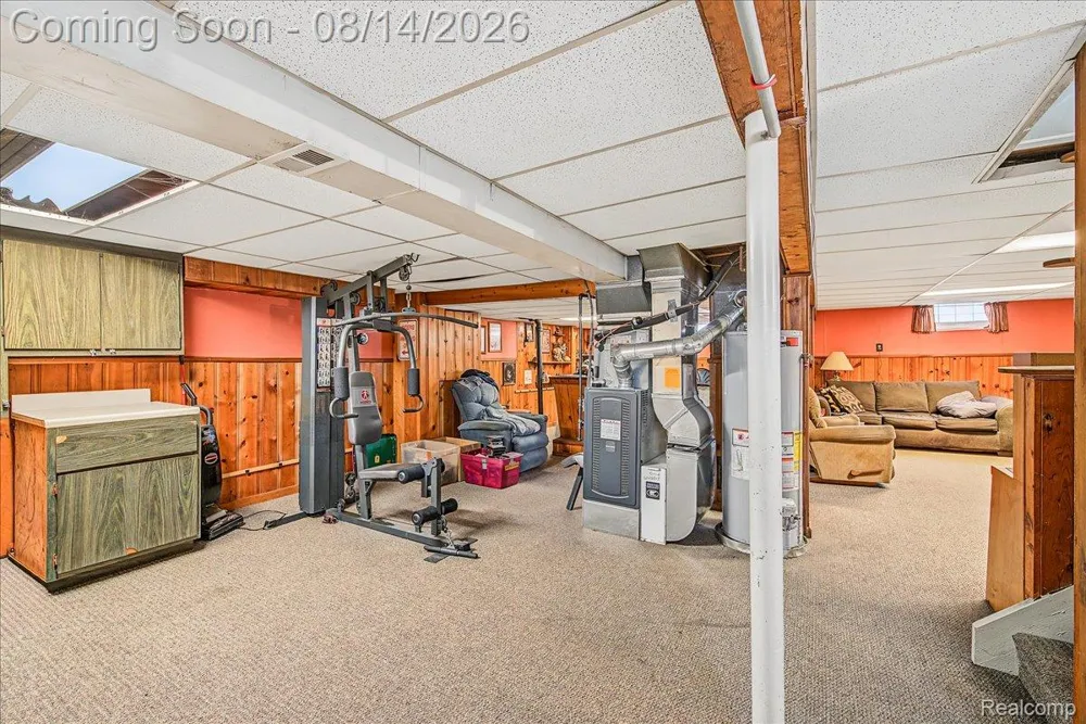 17404 Leslie Avenue Allen Park City, MI 48101