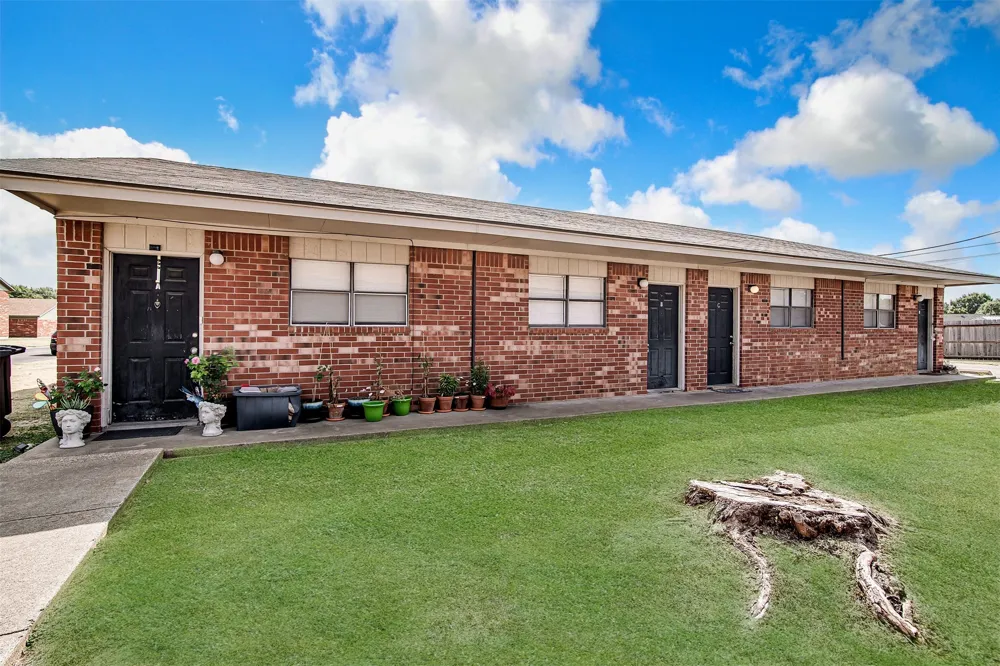 1709 Short Street #B Cleburne, TX 76033