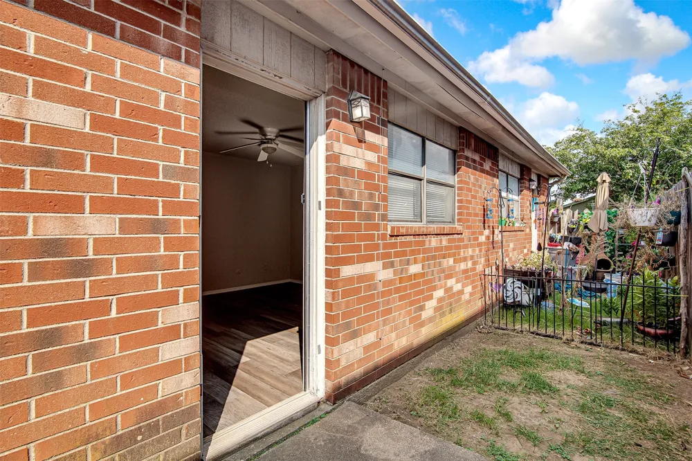 1709 Short Street #B Cleburne, TX 76033