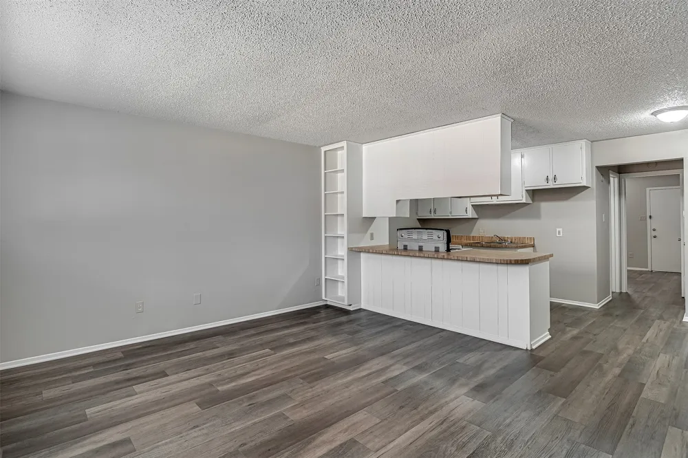 1709 Short Street #B Cleburne, TX 76033