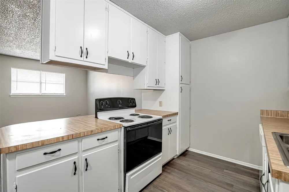 1709 Short Street #B Cleburne, TX 76033