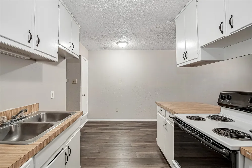 1709 Short Street #B Cleburne, TX 76033
