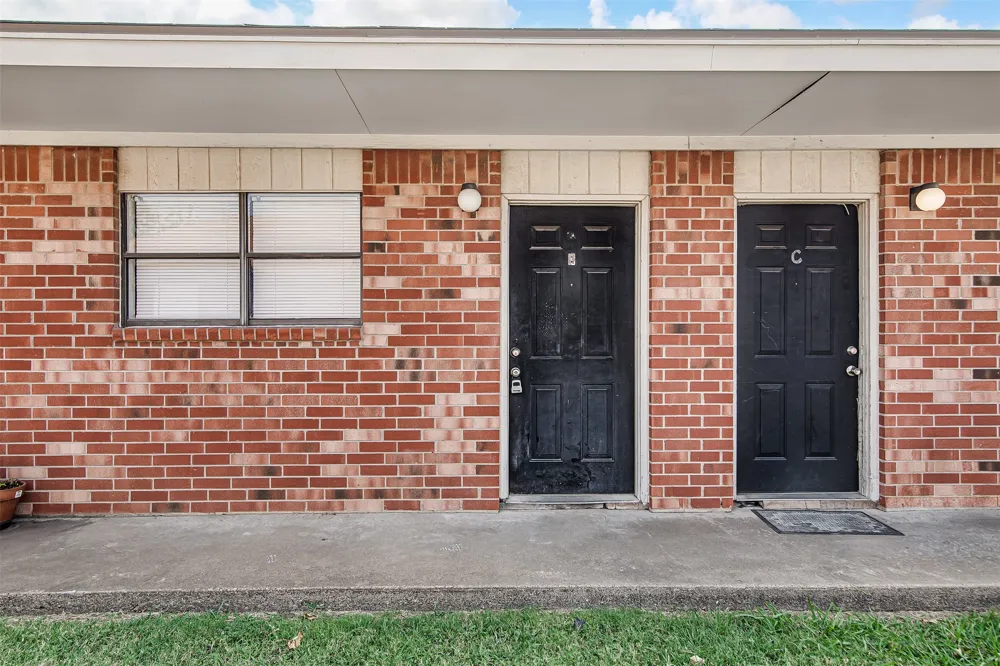 1709 Short Street #B Cleburne, TX 76033