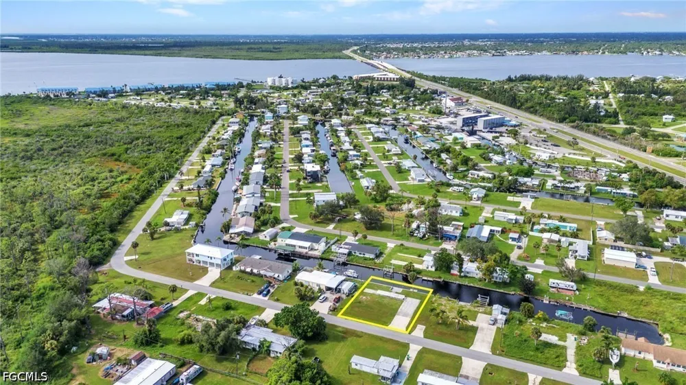 Hollis Avenue Port Charlotte, FL 33953
