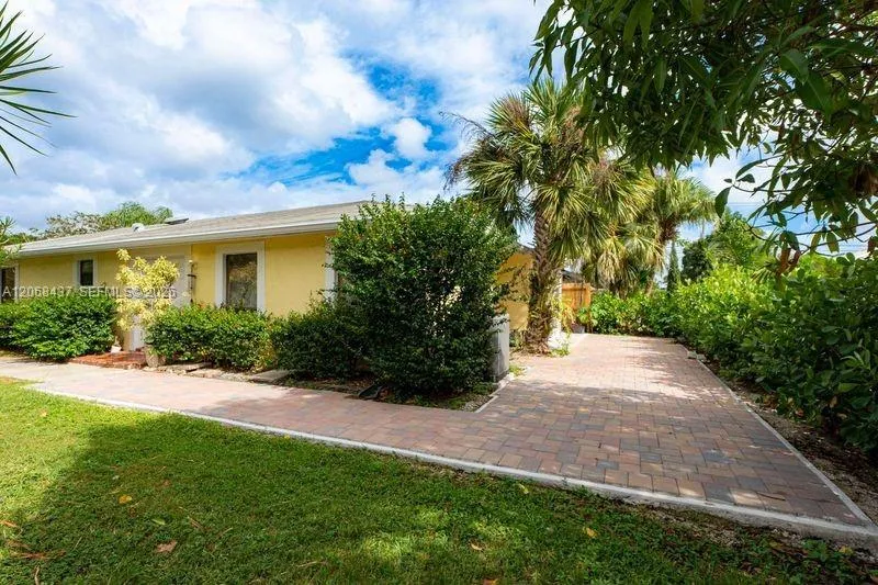 7507 Ace Rd N Lake Worth, FL 33467