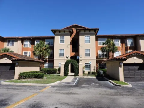 5542 METROWEST BOULEVARD #7-208