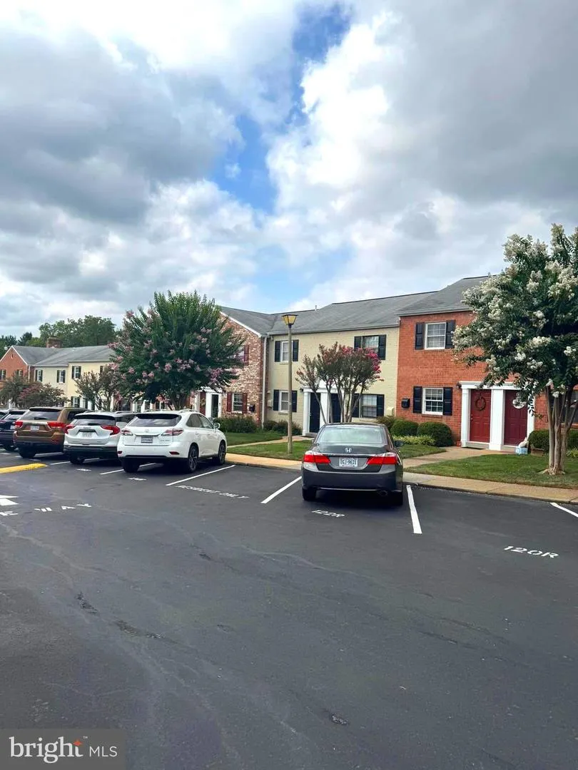 11124 ROCK GARDEN DRIVE Fairfax, VA 22030