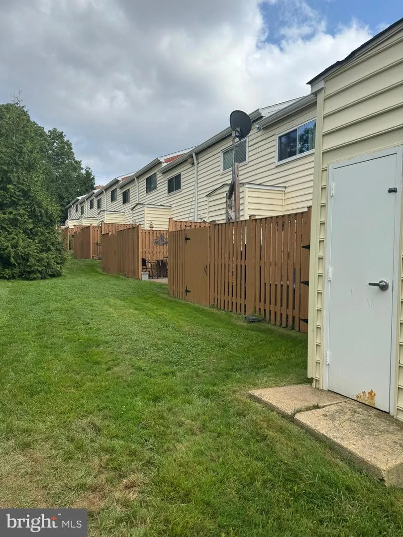 11124 ROCK GARDEN DRIVE Fairfax, VA 22030