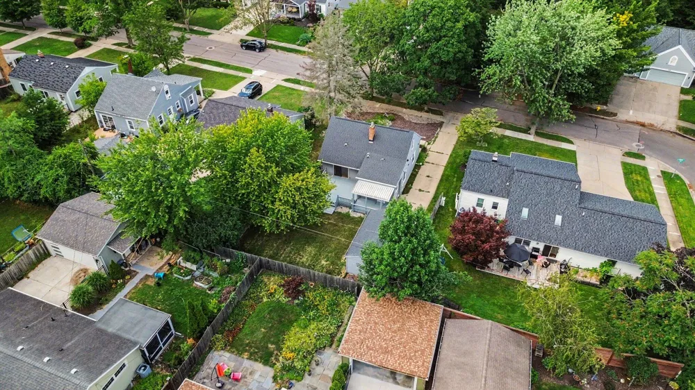 2738 Richards Drive SE East Grand Rapids, MI 49506
