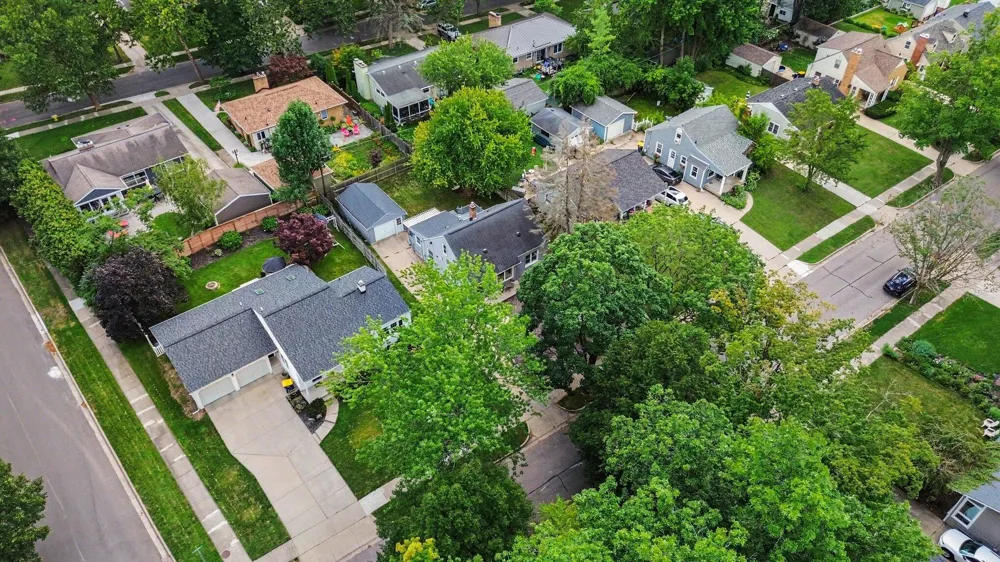 2738 Richards Drive SE East Grand Rapids, MI 49506