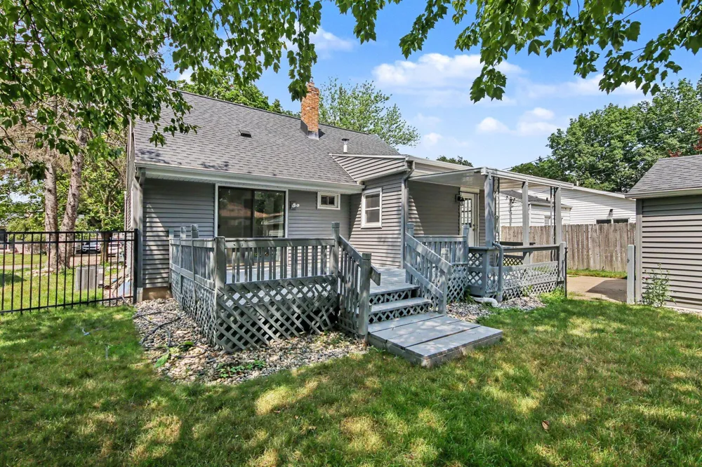 2738 Richards Drive SE East Grand Rapids, MI 49506
