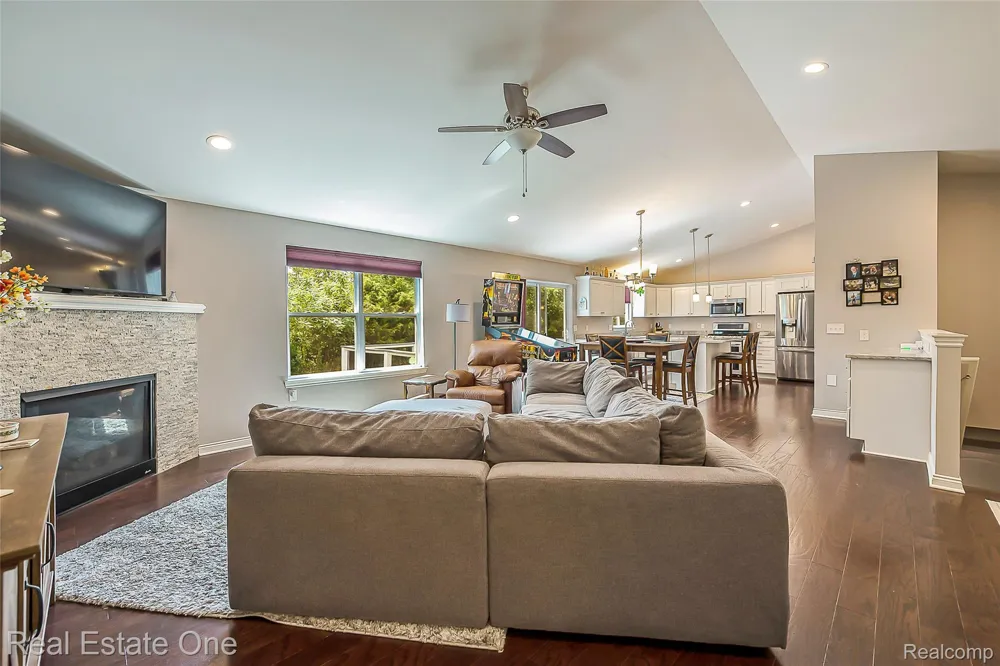 16314 Red Fox Trail Fenton Charter Township, MI 48451