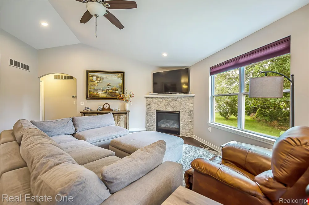16314 Red Fox Trail Fenton Charter Township, MI 48451