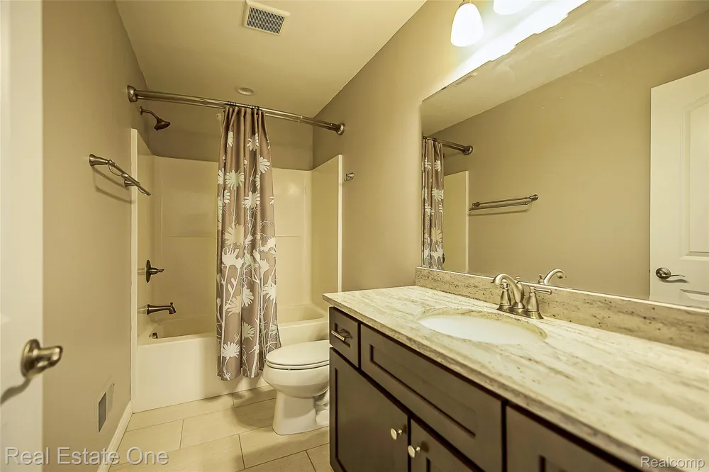 16314 Red Fox Trail Fenton Charter Township, MI 48451